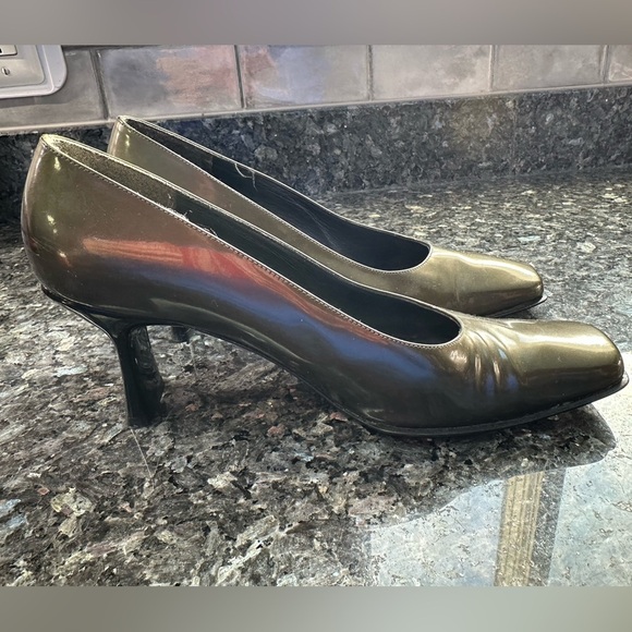 Stuart Weitzman Metallic Gold Bronze Dressy Heels Pumps Shoes Square Toe Size 8 - Picture 3 of 15